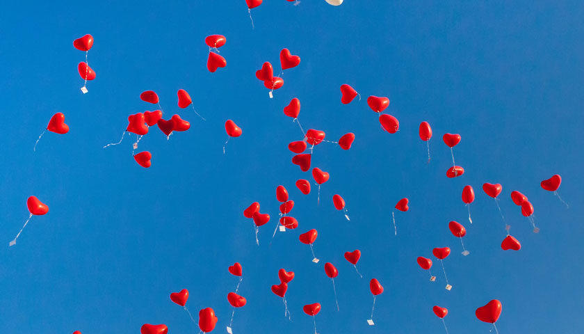 Luftballons am Himmel